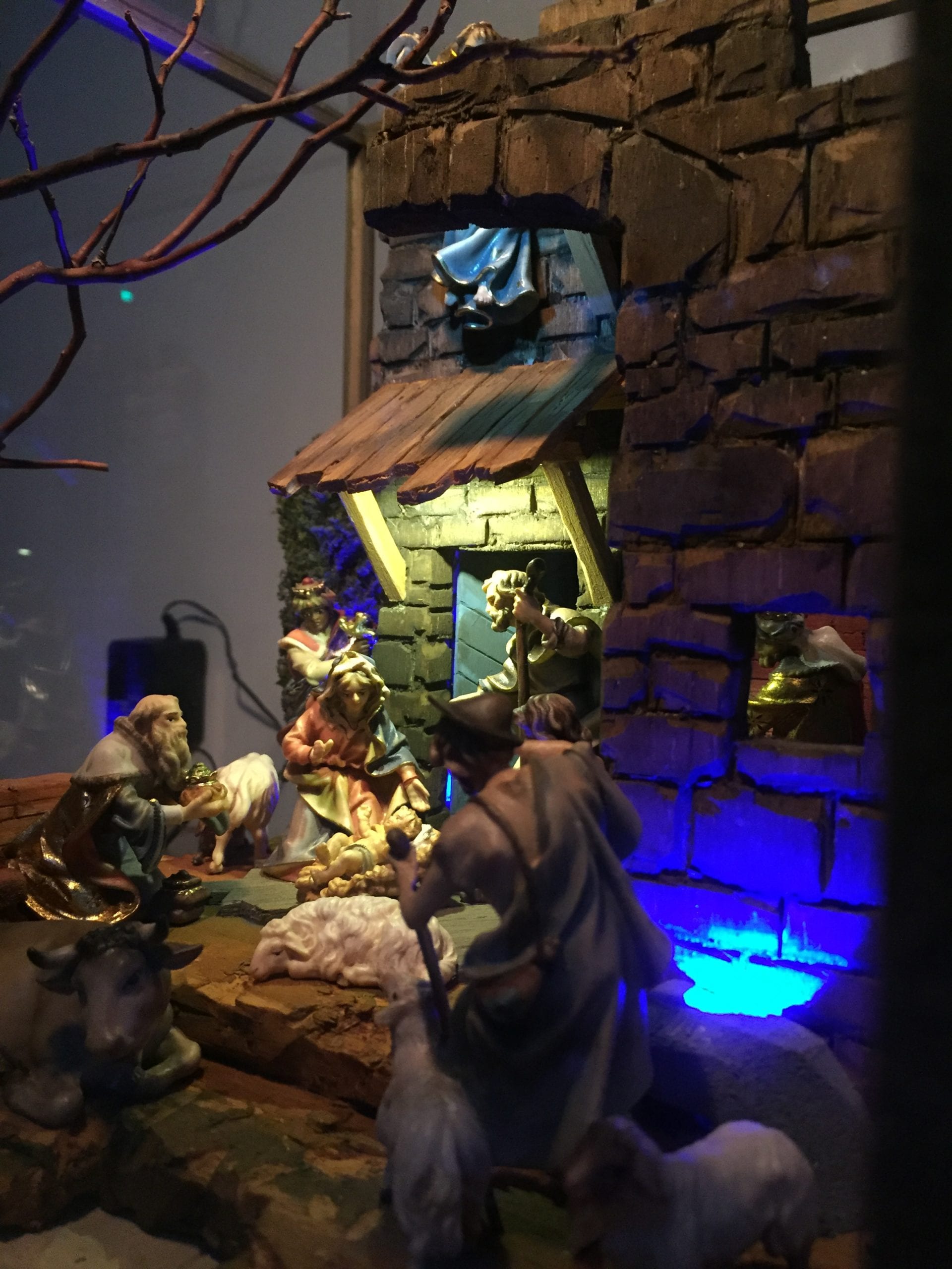 Museum Case Stable Walls Creche, photograph 5